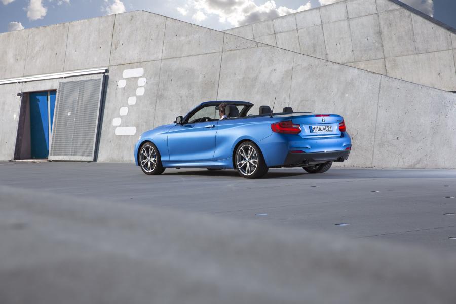  BMW M235i Convertible 2014 года  (фото 11 из 28)